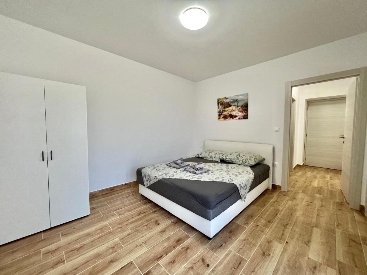 Fantasia Del Mare Apartment And Rooms Dramalj Eksteriør billede
